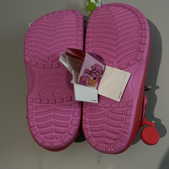 Crocs x FrankenBerry limited edition viral size 9w / 7m NWT - Picture 5 of 6